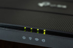 Router je v domácnosti často přehlížený, přesto dokáže svými kontrolkami prozradit důležité bezpečnostní informace.