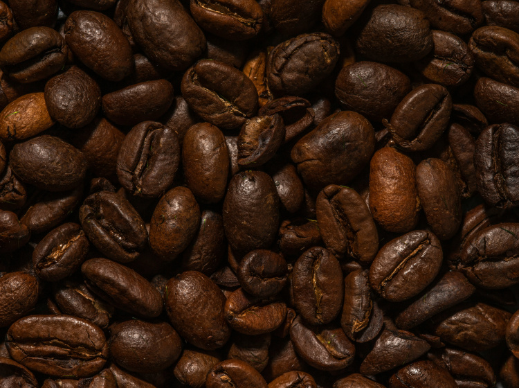 Nařízení by mohlo výrazně zdražit kávu, asociace volají po odložení termínu platnosti