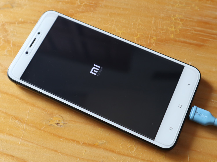 Moderní telefony sice umí částečně regulovat výkon při přehřívání, ale ne vždy to stačí. Moderní telefony sice umí částečně regulovat výkon při přehřívání, ale ne vždy to stačí.