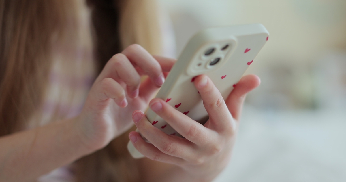 Aktuálně o používání telefonů ve školách rozhoduje ředitel. Od roku 2027 by ale mohl platit plošný zákaz. Aktuálně o používání telefonů ve školách rozhoduje ředitel. Od roku 2027 by ale mohl platit plošný zákaz.