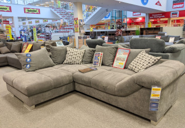 Nábytkový gigant zahajuje okamžitý výprodej a uzavírá přes 40 poboček