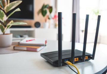 Mnoho uživatelů vnímá zpomalený internet jako problém připojení, i když příčina často leží uvnitř samotného nastavení zařízení.
