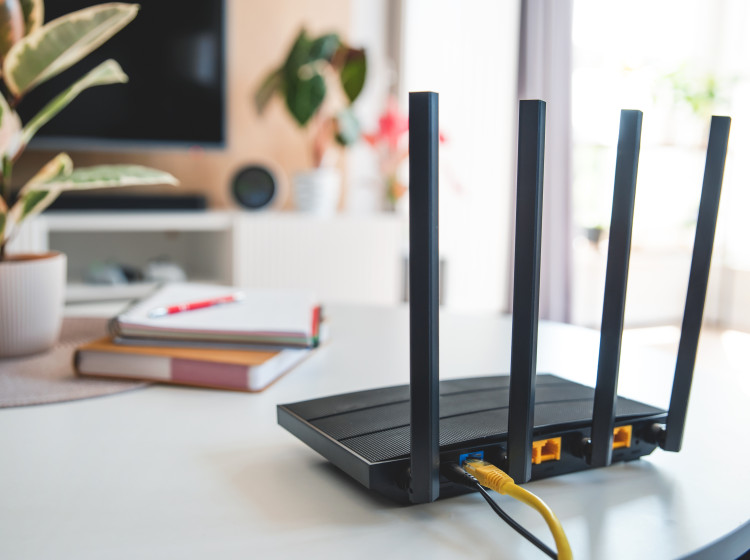 Mnoho uživatelů vnímá zpomalený internet jako problém připojení, i když příčina často leží uvnitř samotného nastavení zařízení.