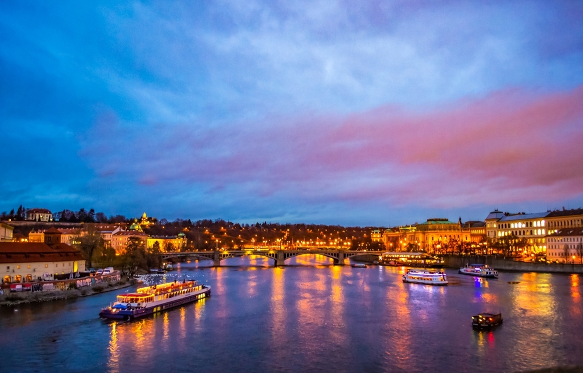 Prahu čekají rozsáhlé odstávky elektřiny. Prahu čekají rozsáhlé odstávky elektřiny.
