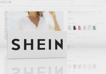 Levné šaty z internetu málokdy přesně padnou.