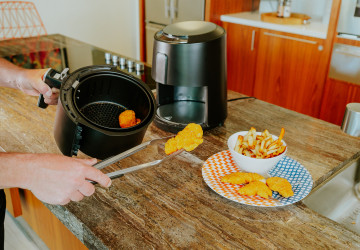  Horkovzdušné fritézy si získaly popularitu rychlou přípravou jídla, dnes je ale nahrazují univerzálnější spotřebiče.