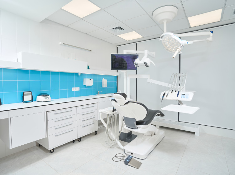 Od roku 2026 budou mít dospělí nárok na základní bílou plombu zdarma. Od roku 2026 budou mít dospělí nárok na základní bílou plombu zdarma.