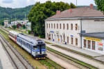 Zdevastované veřejné toalety v novém přestupním terminálu bude muset obec vyčistit a opravit.
