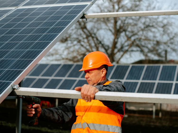 Fotovoltaické panely mají mnohdy nižší výkon než inzeruje výrobce, ukázala studie