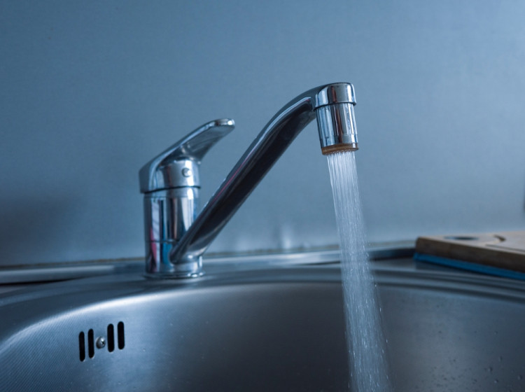 Díky určitým trikům lze za vodu ušetřit nemalé množství peněz. Díky určitým trikům lze za vodu ušetřit nemalé množství peněz.