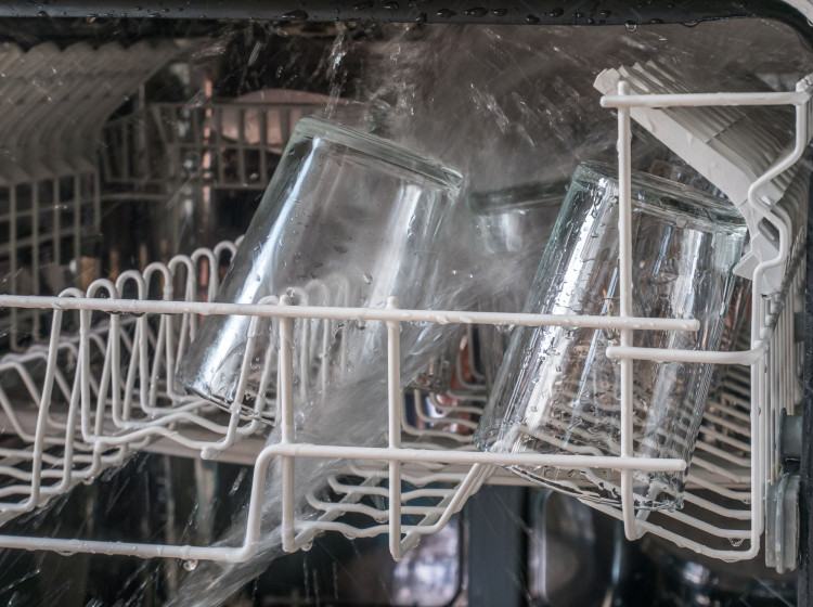 Ne všechny sklenice, které vytáhnete z myčky, jsou nádherně lesklé