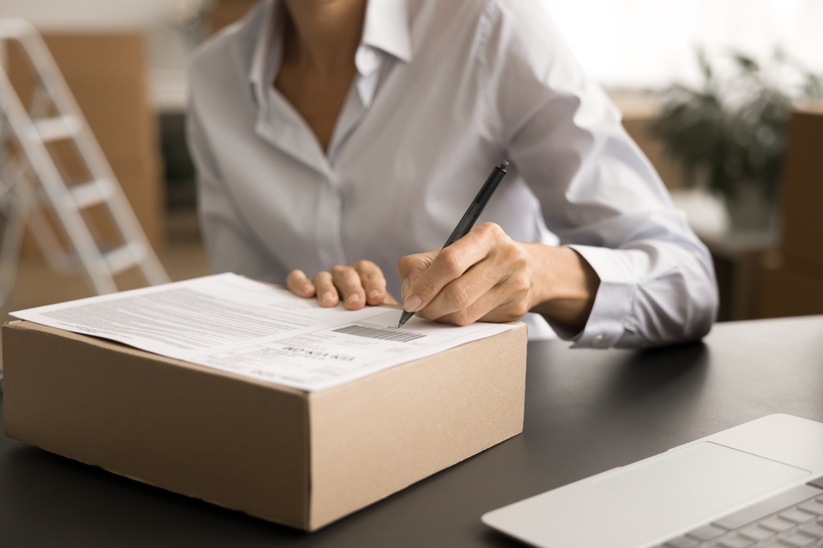 Od příštího roku miliony uživatelů překvapí nový poplatek za malé balíky ze zemí mimo EU Od příštího roku miliony uživatelů překvapí nový poplatek za malé balíky ze zemí mimo EU