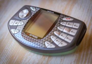 Některé telefony se staly bizarní částí historie. 