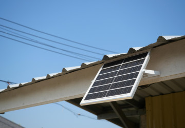 Nejlevnější střešní solární panely stojí kolem 500 Kč