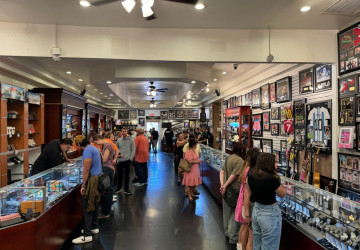 Sběratelé jsou za staré předměty často ochotní nabídnout tisíce až desetitisíce korun. 