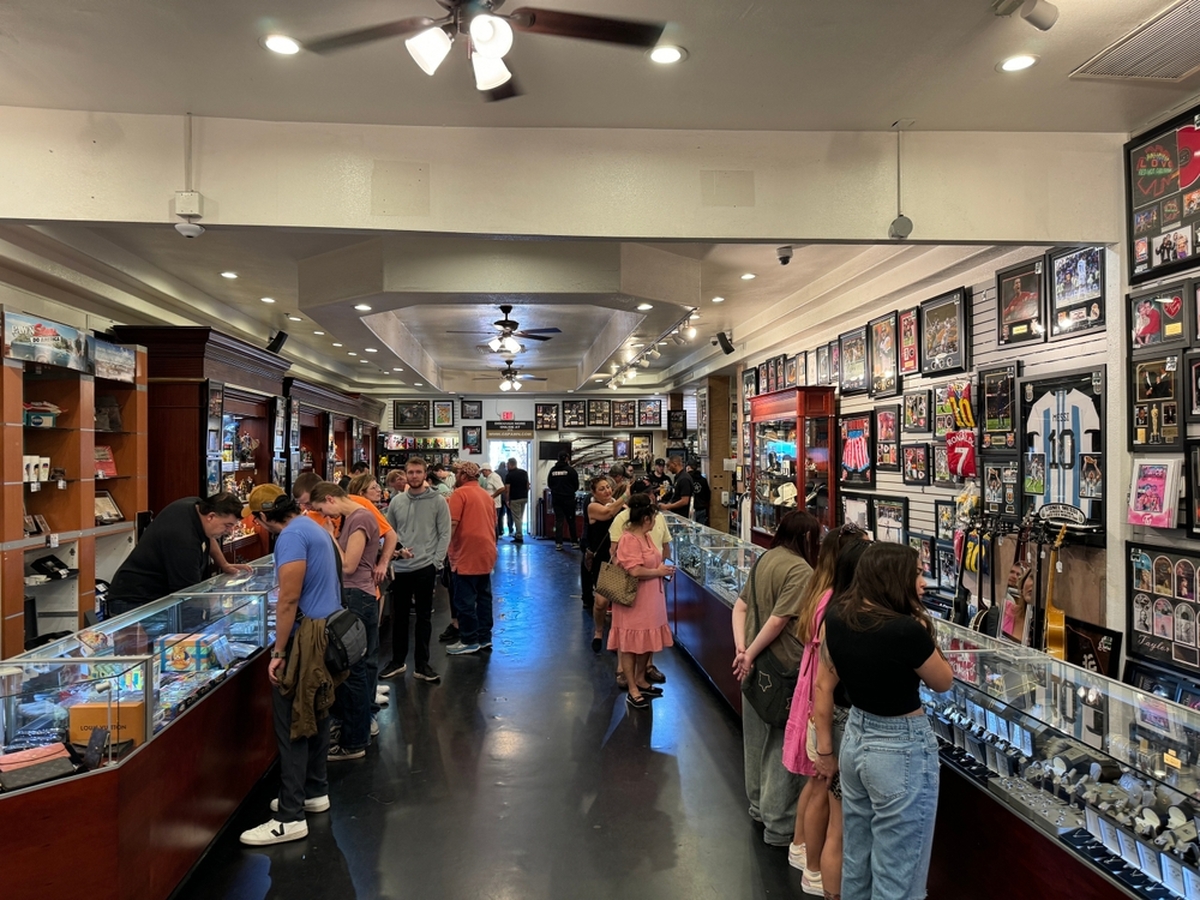 Sběratelé jsou za staré předměty často ochotní nabídnout tisíce až desetitisíce korun. 