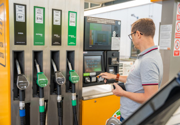 Babiš si stěžuje na vysoké ceny benzinu, přitom jeho benzinka patří mezi nejdražší v Praze Babiš si stěžuje na vysoké ceny benzinu, přitom jeho benzinka patří mezi nejdražší v Praze