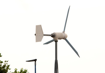 Domácí větrná elektrárna ze staré pračky.