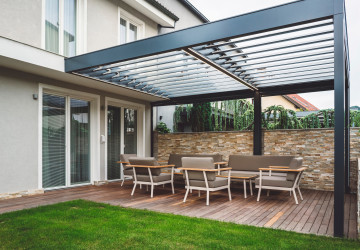 Češi staví na zahradách „načerno“