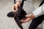 Povinnost své dítě živit v mnoha případech nekončí s jeho plnoletostí. Povinnost své dítě živit v mnoha případech nekončí s jeho plnoletostí.