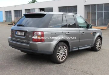 Stát spustí aukci Range Roveru a dalších automobilů.