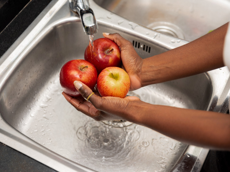 Nikdy nemyjte ovoce tímto způsobem Nikdy nemyjte ovoce tímto způsobem