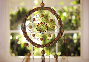 Talismany by neměly být blízko okna. 