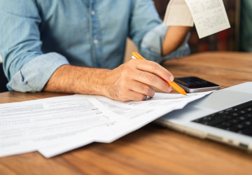 Daňové přiznání skrývá rizika, při opomenutí některých položek můžete přijít o tisíce. Daňové přiznání skrývá rizika, při opomenutí některých položek můžete přijít o tisíce.