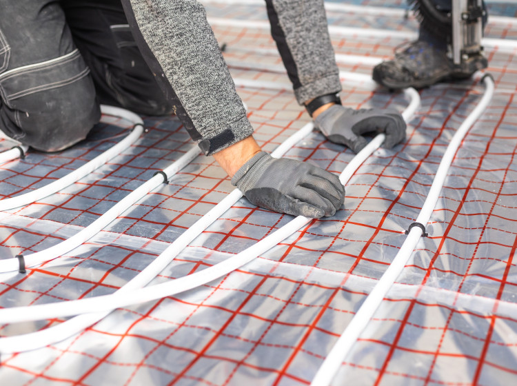 Teplovodní podlahové vytápění je velmi úsporné. Teplovodní podlahové vytápění je velmi úsporné.