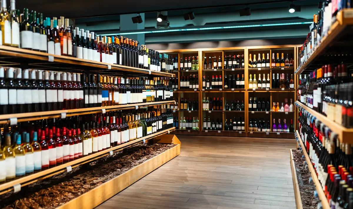 V bezmála polovině kontrolovaných případů si totiž osoby mladší 18 let mohly alkohol koupit naprosto bez problémů. V bezmála polovině kontrolovaných případů si totiž osoby mladší 18 let mohly alkohol koupit naprosto bez problémů.