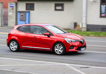 Mnozí Češi zbytečně přeplácejí pojištění. Mnozí Češi zbytečně přeplácejí pojištění.