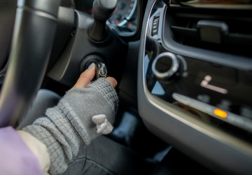 Řidiči, nespoléhejte v autě jen na výstražné kontrolky