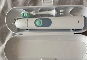 Čistit zuby každý den elektrickým nebo klasickým kartáčkem Čistit zuby každý den elektrickým nebo klasickým kartáčkem