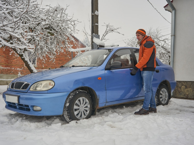 Řidiči se v zimě dopouštějí mnoha nešvarů. 