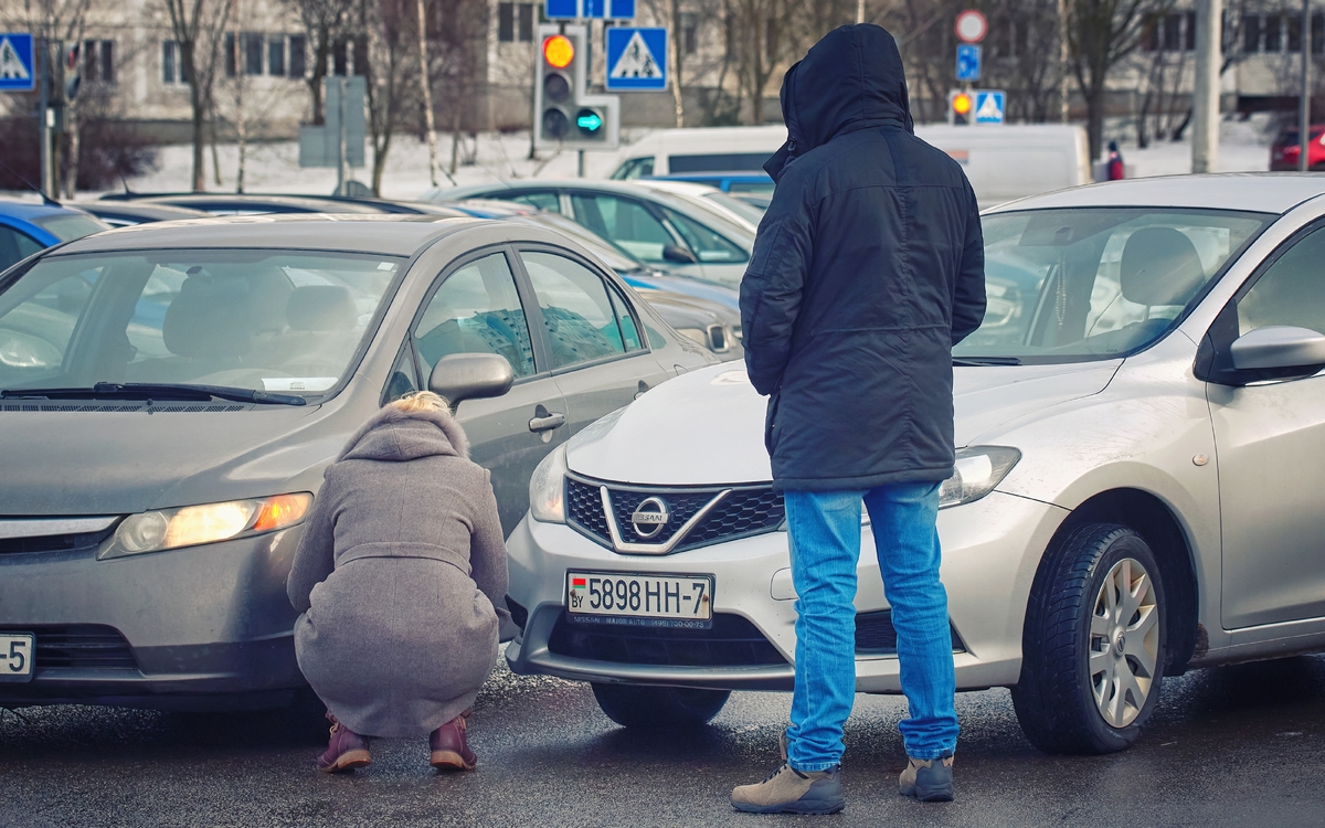 Poškození auta na parkovišti u obchodního centra kryje podle nové právní úpravy povinné ručení viníka i na soukromém pozemku.