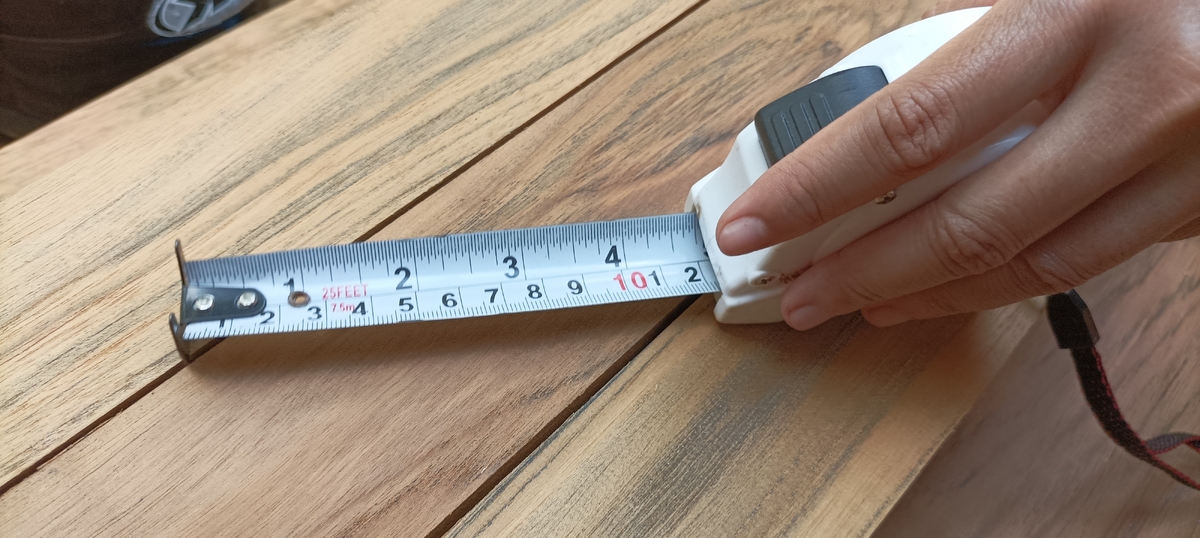 Kutil radí: Proč je u svinovacího metru mezera před nulou a jak ho správně používat, aby neměřil nesmysly