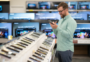 EU zavádí nové regulace v prodeji smartphonů. Budou chránit spotřebitele, nebo se jen zpomalí vývoj?