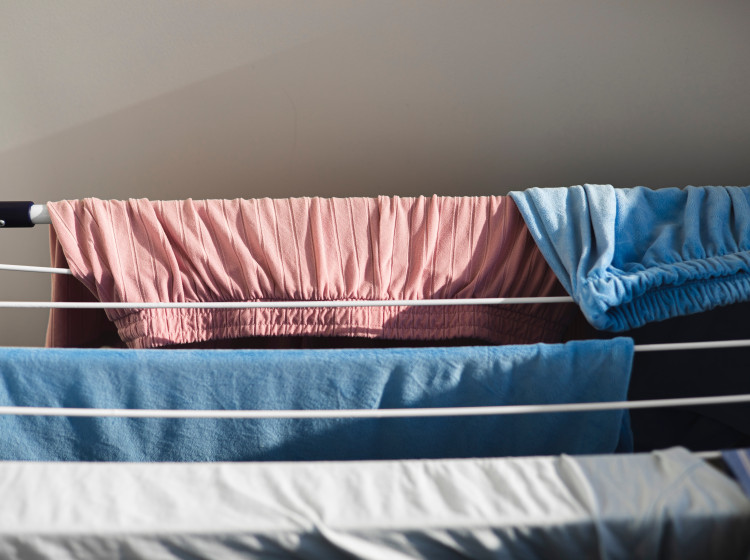 Díky tomuto triku prádlo schne v zimě 2× rychleji