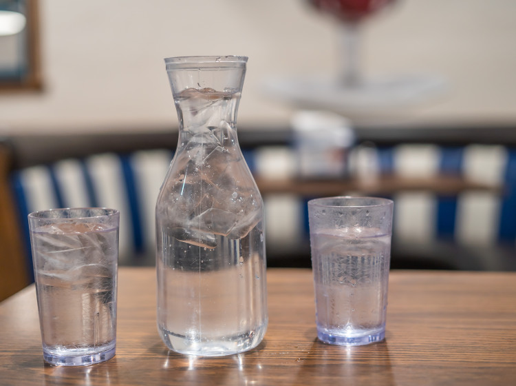 Voda zdarma v restauracích? Už brzy možná realita i u nás. Voda zdarma v restauracích? Už brzy možná realita i u nás.