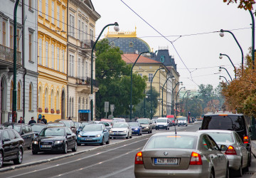 Návrat z dovolených a začátek školního roku zkomplikují v Praze stovky souběžných uzavírek.
