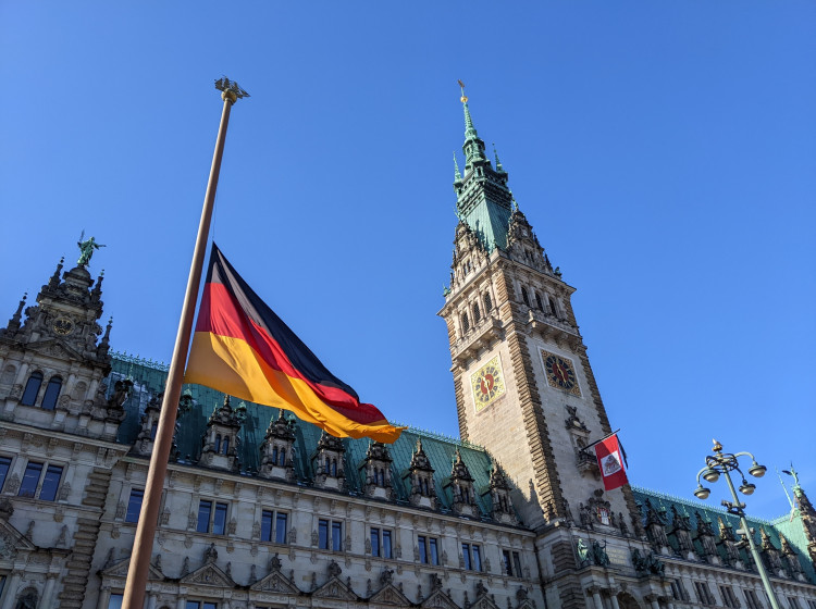 Za hranicemi rostou platy rychleji než u nás.