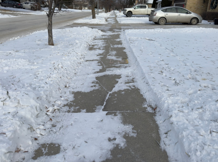 Čím sypat chodníky?