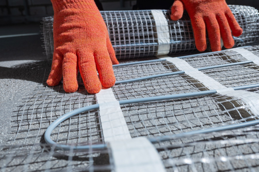 Instalace podlahového topení bývá náročnější