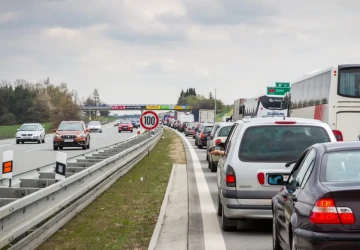 Čeští řidiči by měli počítat s kolonami. 