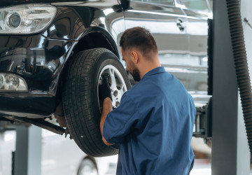 Kdy je nejlepší přezout na letní gumy v roce 2026? Automechanik radí, proč může být březen i duben drahý omyl