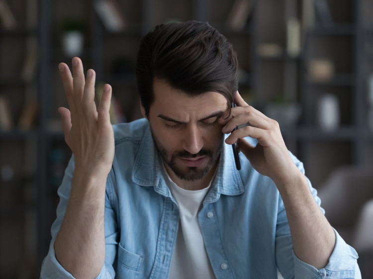 Podvodníci dnes umí sehrát přesvědčivou roli i přes telefon.