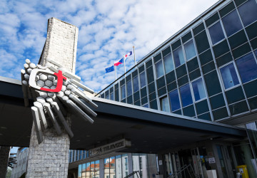 Rozhodování o budoucnosti poplatků za ČT a ČRo se pohnulo dopředu.