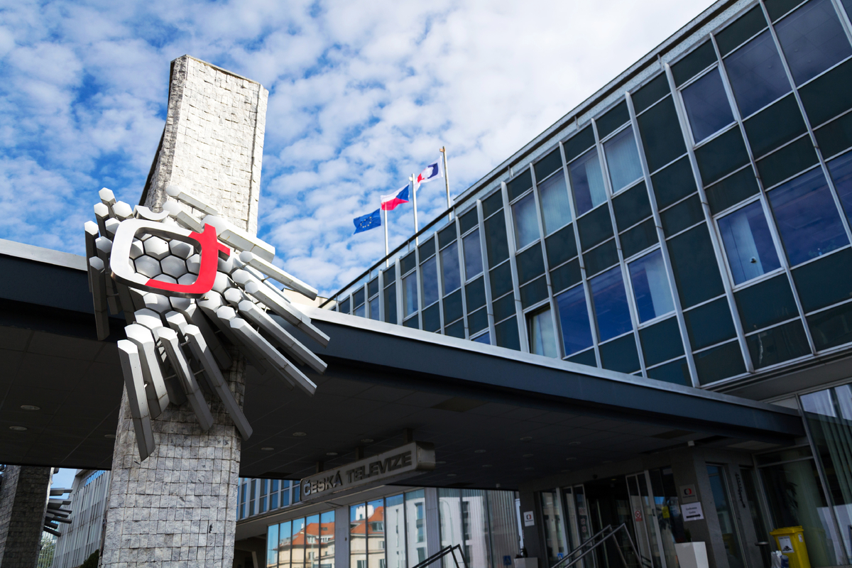 Rozhodování o budoucnosti poplatků za ČT a ČRo se pohnulo dopředu.
