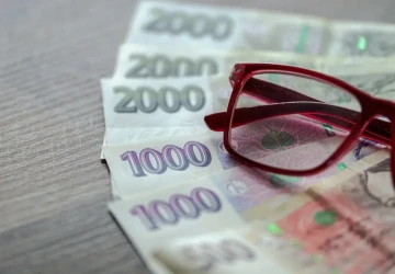Vláda může přidat důchodcům více, než bylo původně v plánu. 