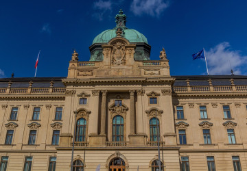 Příjmy hlavních představitelů vlády